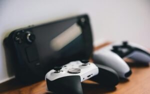 Read more about the article 17 Best Tech Gifts For Gadget and Gaming Lovers